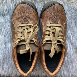 Keen lace up shoe